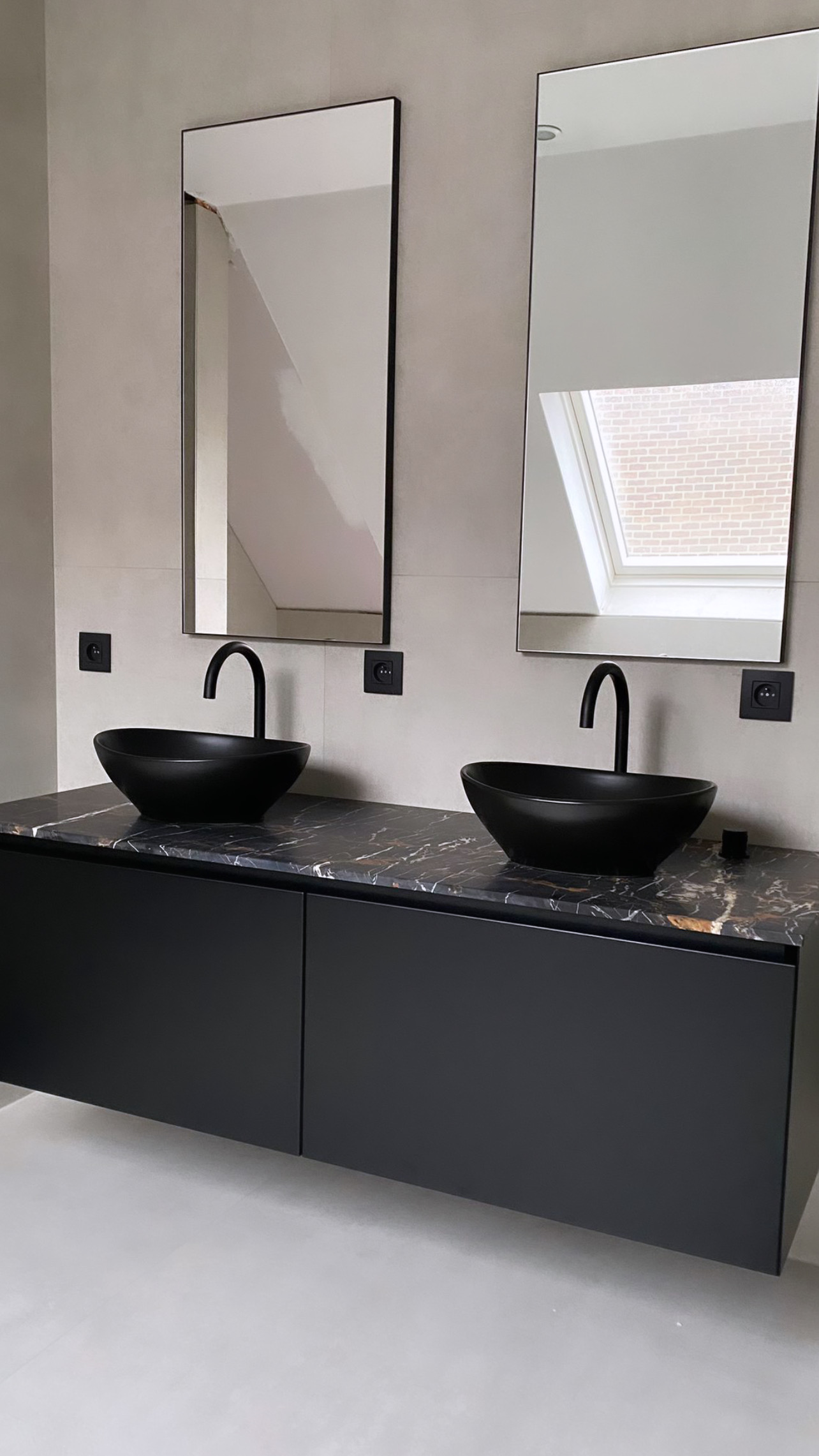 Salle de bain rénovée sur Sint-Pieters-Leeuw par une des équipes.  - Image 2