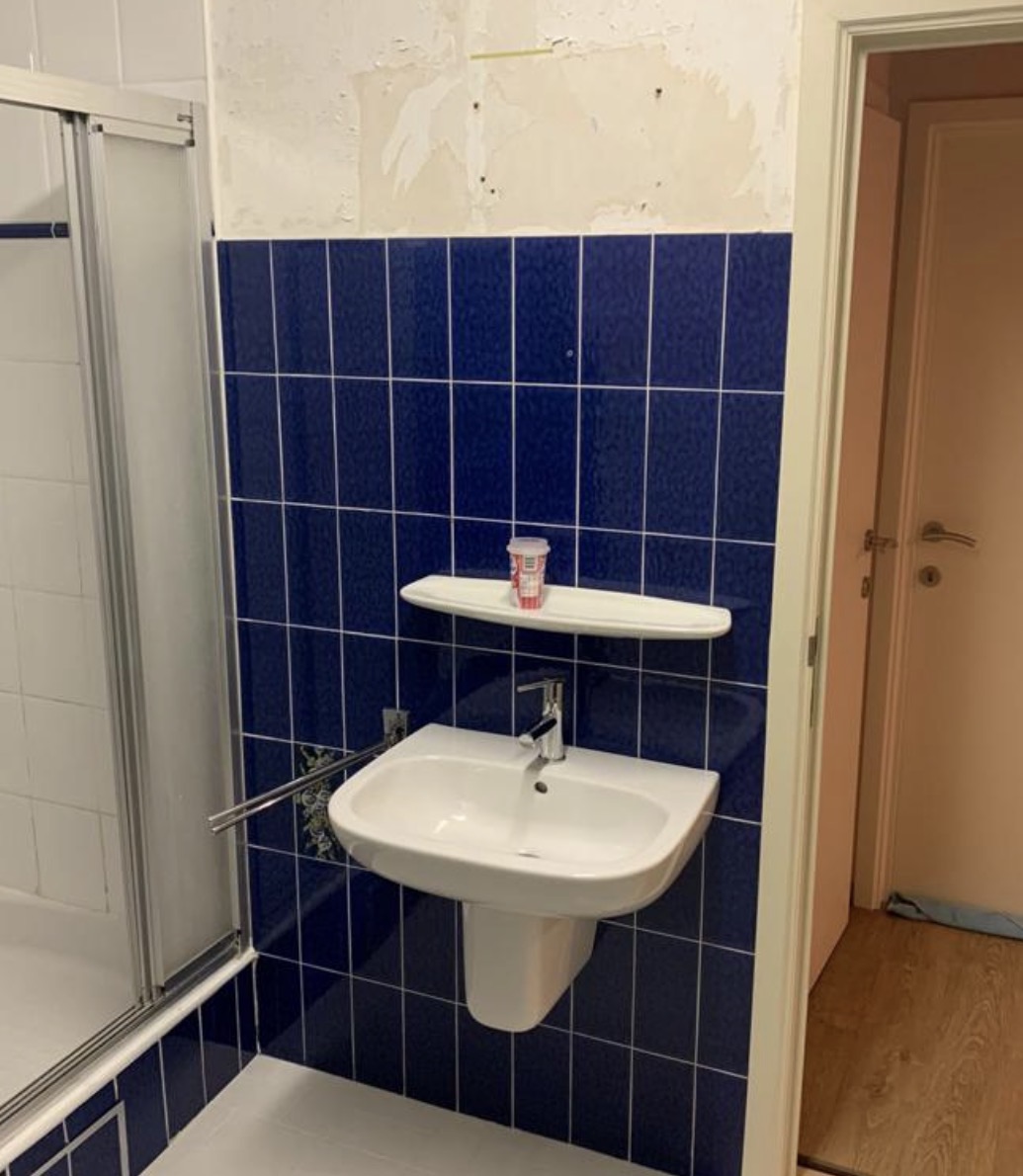 Petite salle de douche 